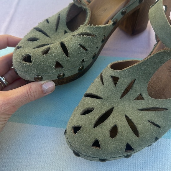 Eric Michael Nova EU 39 Leather Cutout Closed Toe Ankle Strap Wood Stud Sandals - Picture 7 of 9